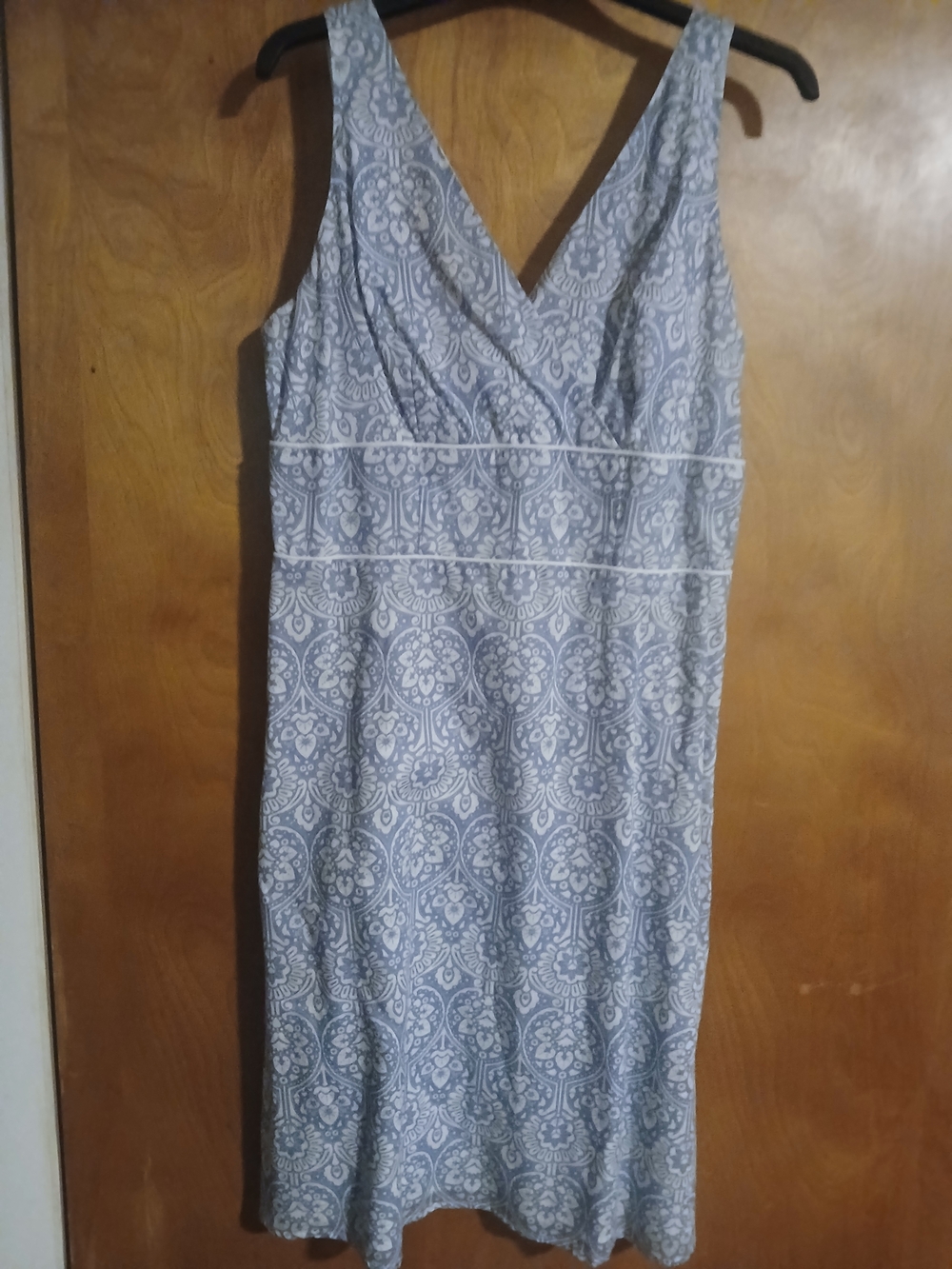 Sleeveless V-Neck Blue Dress. Loft. Size 8 Petite. Soft Lightweight Cotton.